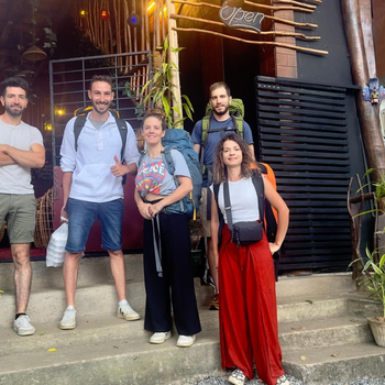 A Lounge Hostel And Cafe - Hotel exterior or room view