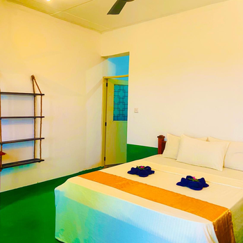 Marina Way Beach Hotel - Hotel exterior or room view