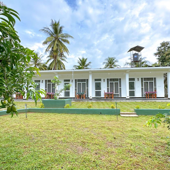 white shine lodge - Hotel exterior or room view