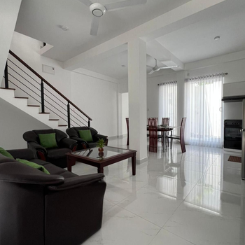 The CozyHome Battaramulla - 10 mts to Passport & ID Office - Hotel exterior or room view