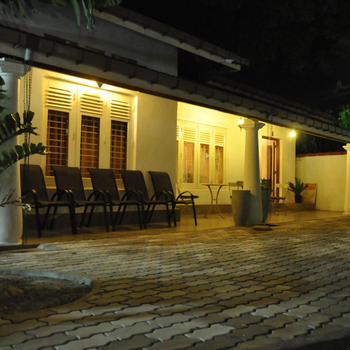 Dions Guest House - Hotel exterior or room view