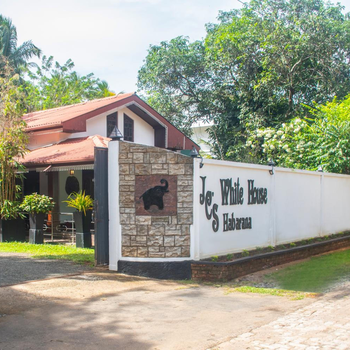 JC'S White House - Hotel exterior or room view