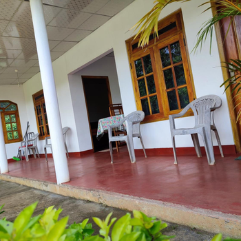 GREENISH INN (ROOMS) - Hotel exterior or room view