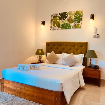 J leaf Hotel by Blue Bird - Hotel exterior or room view