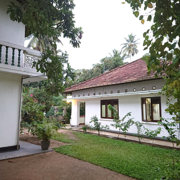 More Attractive wonderful 1950 mid-century home with another newly built house - Hotel exterior or room view