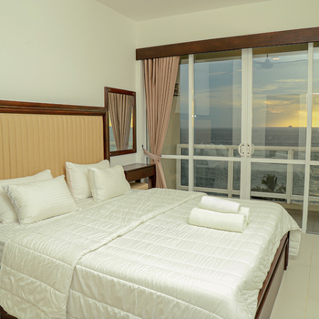Modern Luxury Beachfront View Apartment Colombo - Hotel exterior or room view