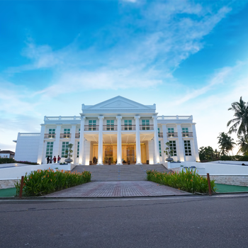 Grandeeza Hotel By Galison - Hotel exterior or room view
