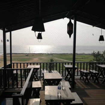 Le Petit Hotel & Restaurant - Hotel exterior or room view
