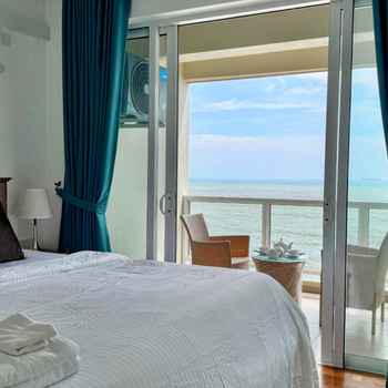 Luxury Oceanfront Penthouse in Uswetakeiyawa - Hotel exterior or room view