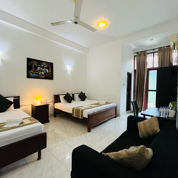 Hotel Blue Bird - Hotel exterior or room view